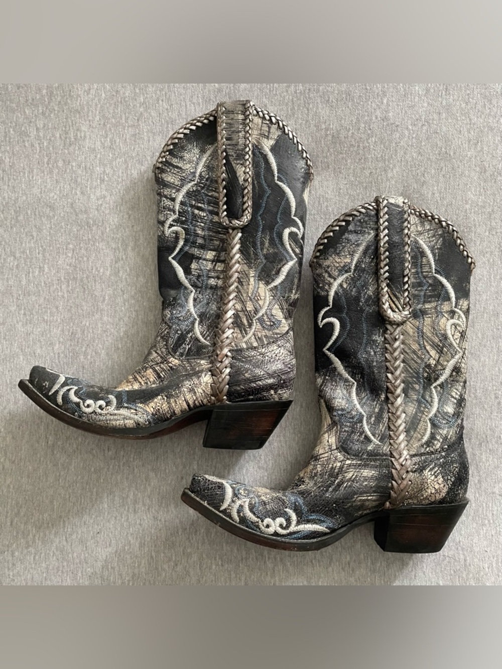 Charlie Horse Lucchese Sz 7B Black, Blue, White Embroidered Snip Toe Cowboy Boot